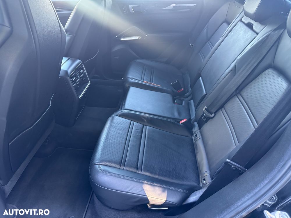 Porsche Cayenne Turbo - 11