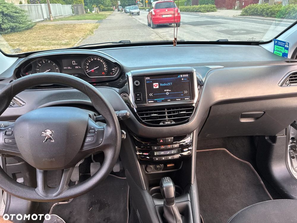Peugeot 208 - 10