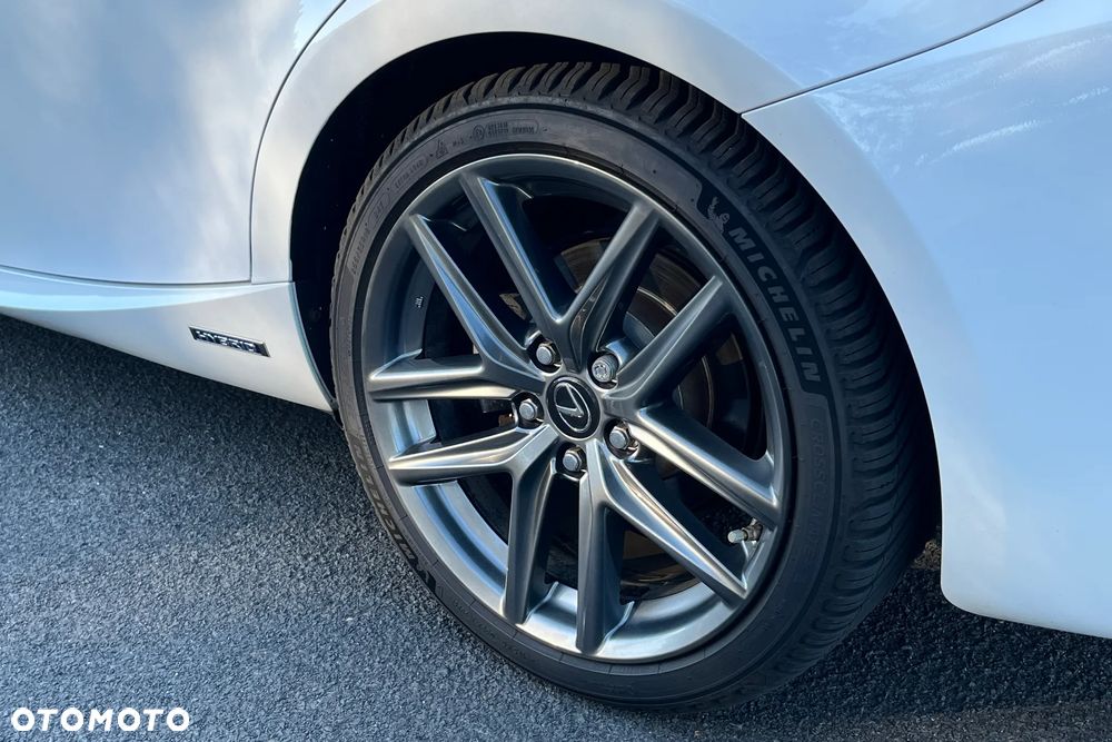 Lexus IS 300h F Sport - 39