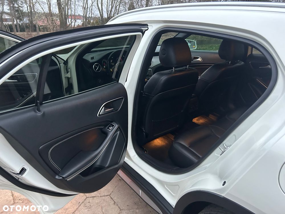 Mercedes-Benz GLA 250 4Matic 7G-DCT AMG Line - 17