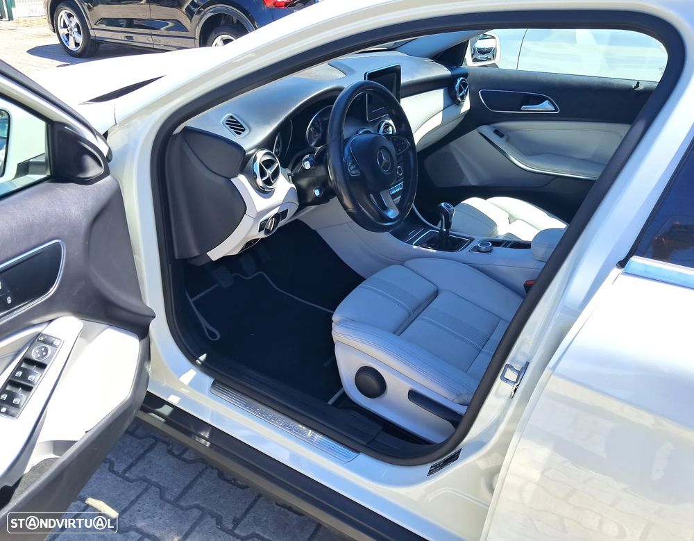 Mercedes-Benz GLA 180 d - 9