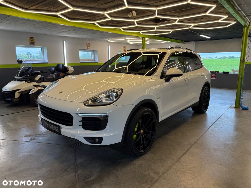 Porsche Cayenne S E-Hybrid - 1