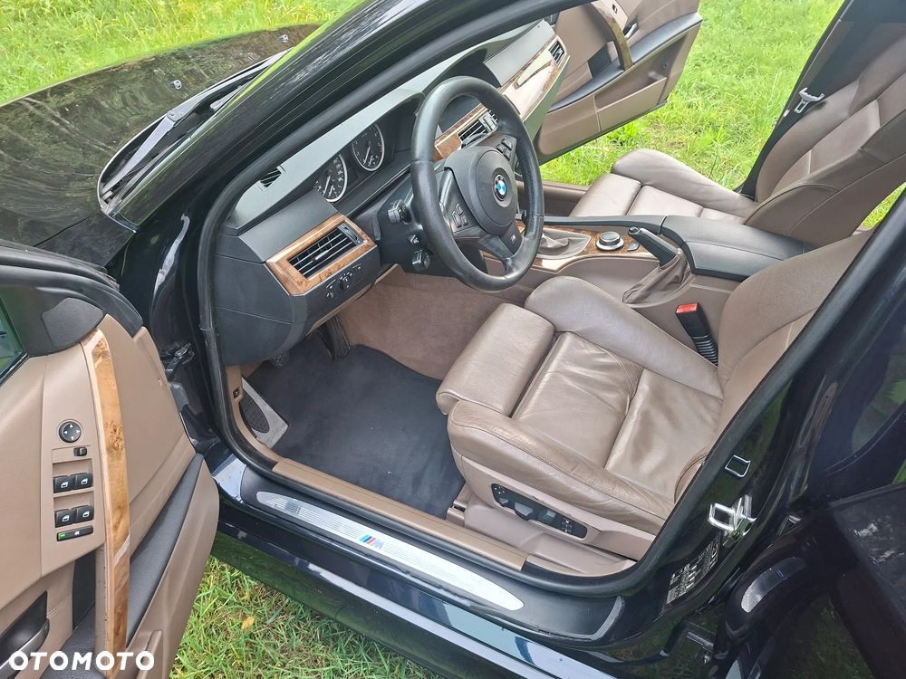 BMW Seria 5 530i - 25