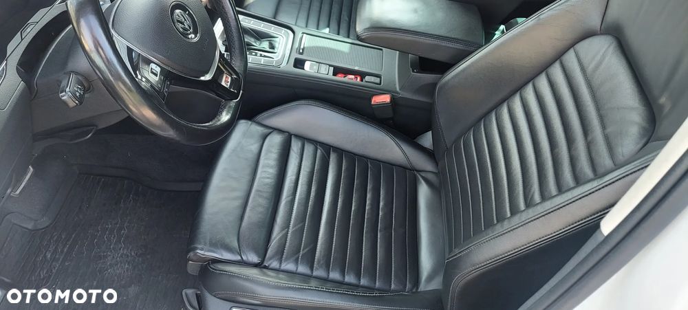 Volkswagen Passat - 14