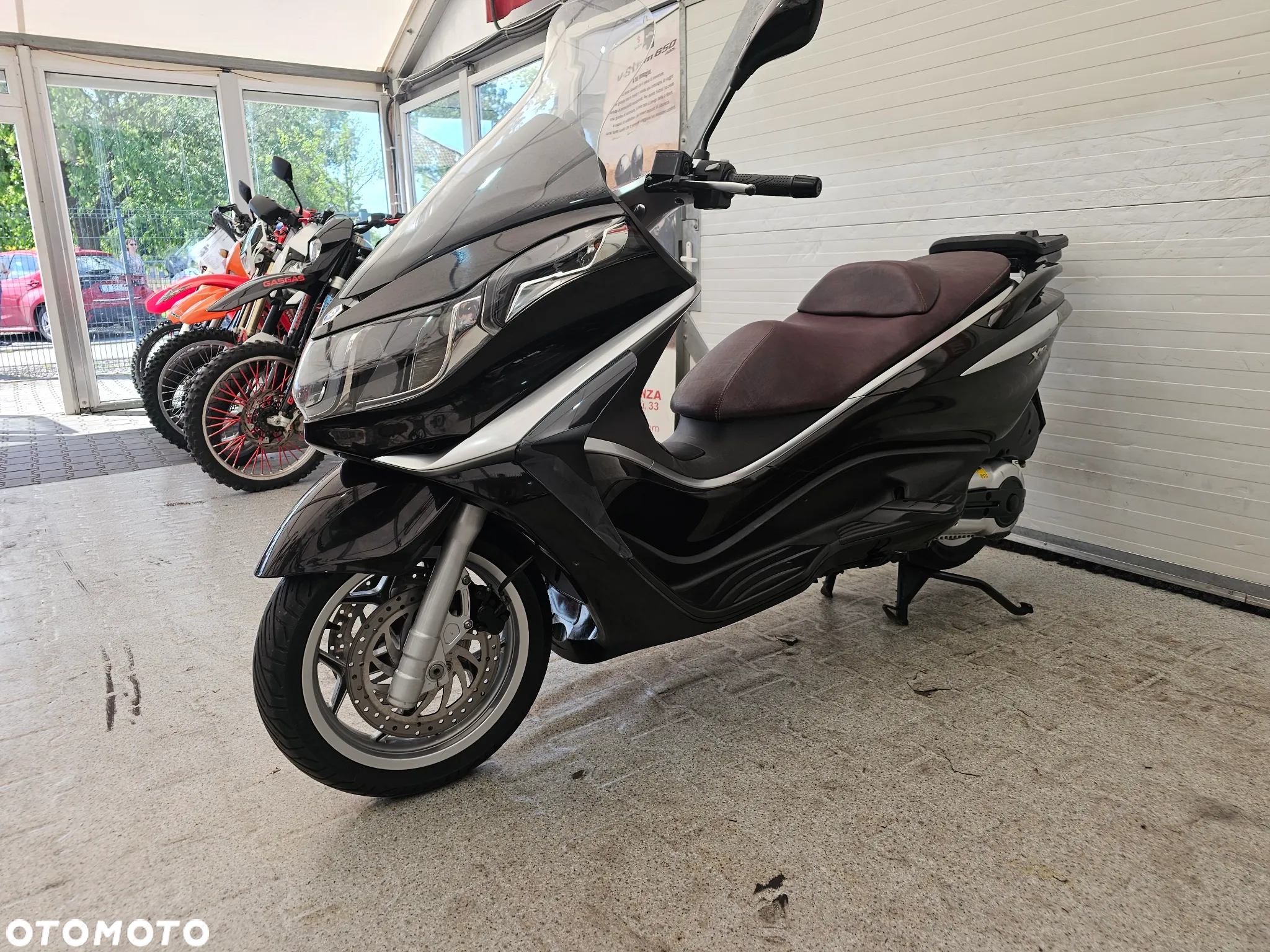 Piaggio X10 - 16
