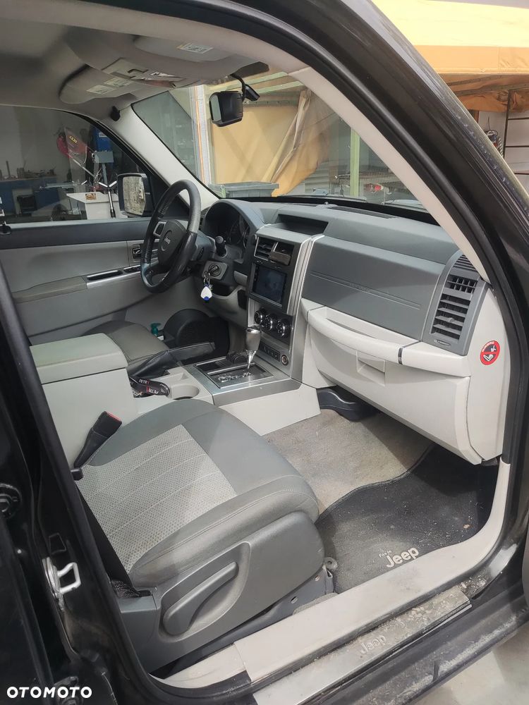 Jeep Cherokee - 18