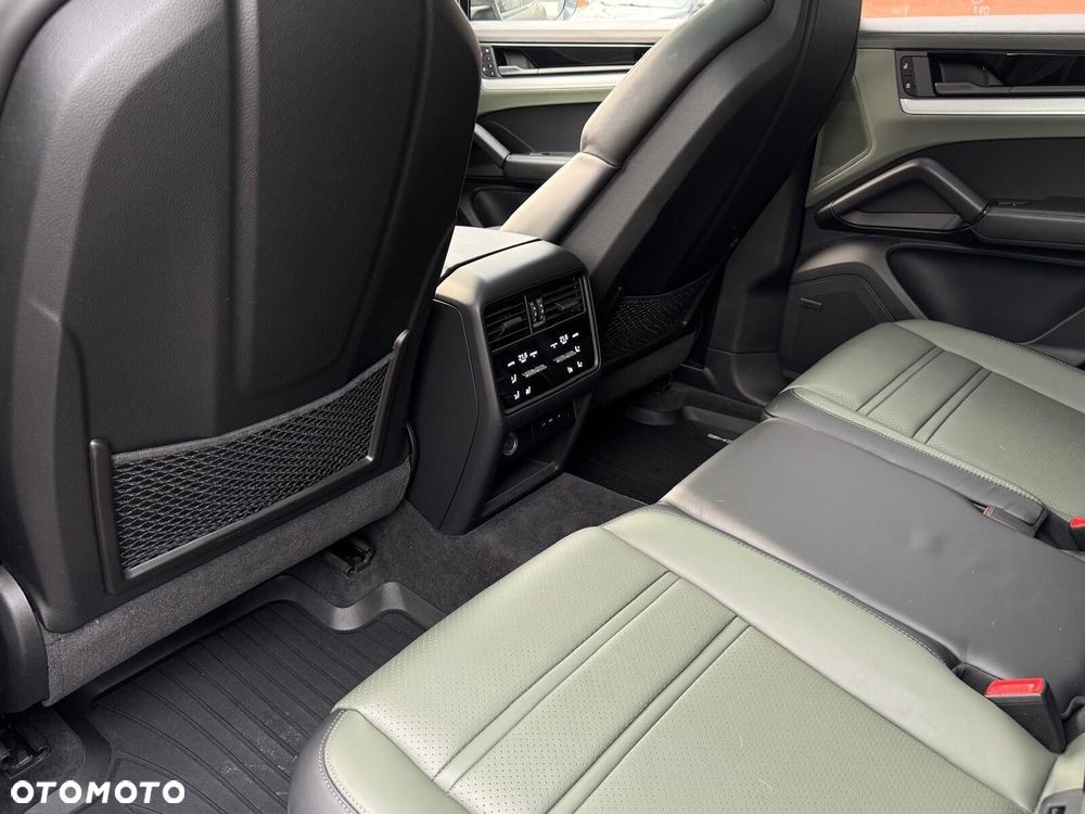 Porsche Cayenne - 18