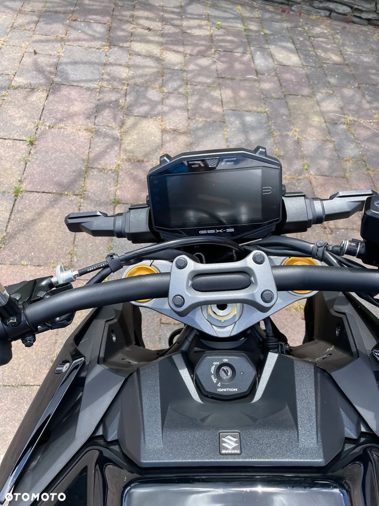 Suzuki GSX 1000 - 5