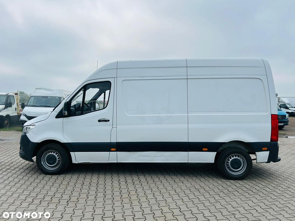 Mercedes-Benz Sprinter - 4