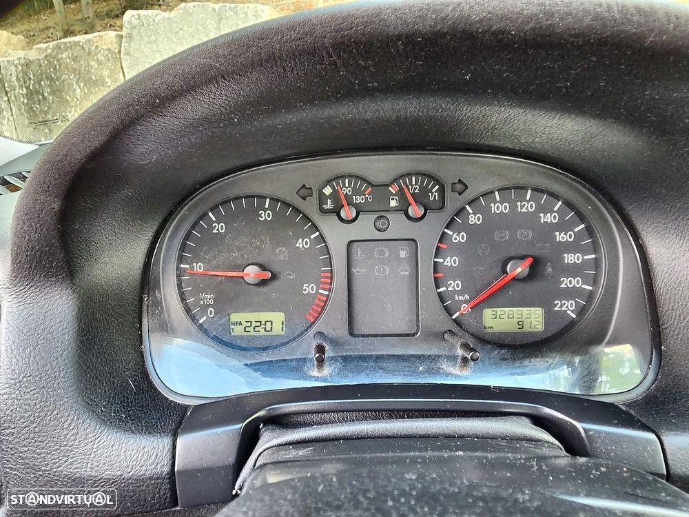 VW Bora 1.9 TDi Highline - 12