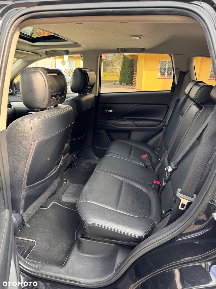 Mitsubishi Outlander Intense + - 10