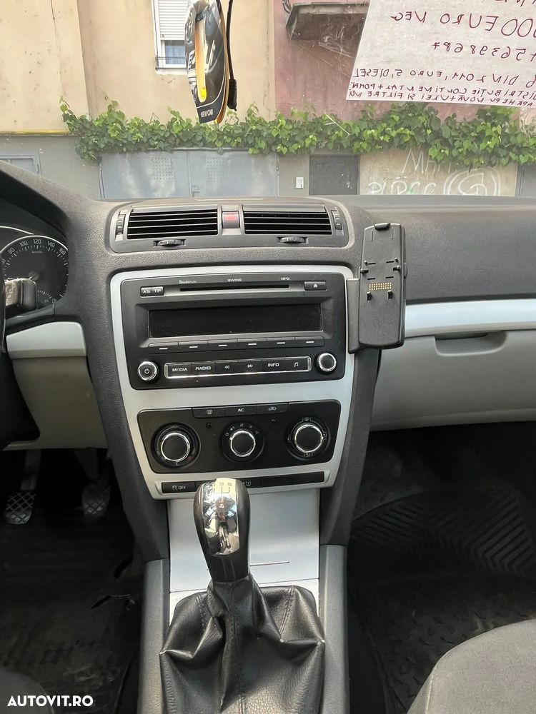 Skoda Octavia 1.6 TDI DPF Ambition - 3