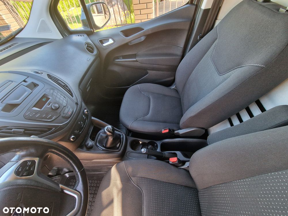 Ford Transit Courier - 4