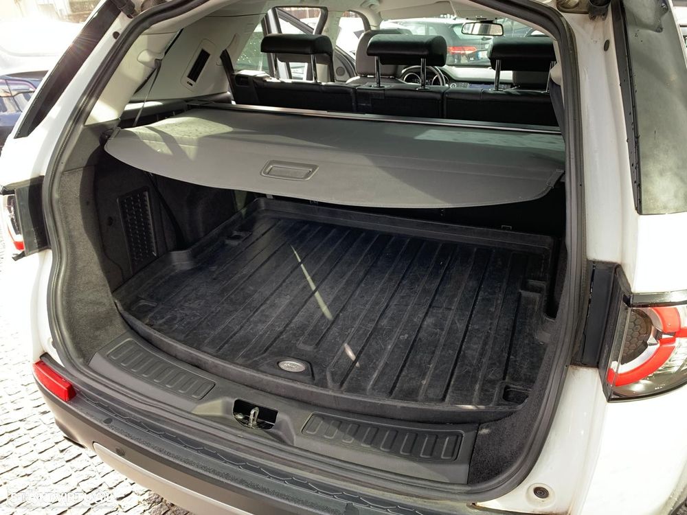 Land Rover Discovery Sport 2.0 TD4 HSE Luxury 7L Auto - 11