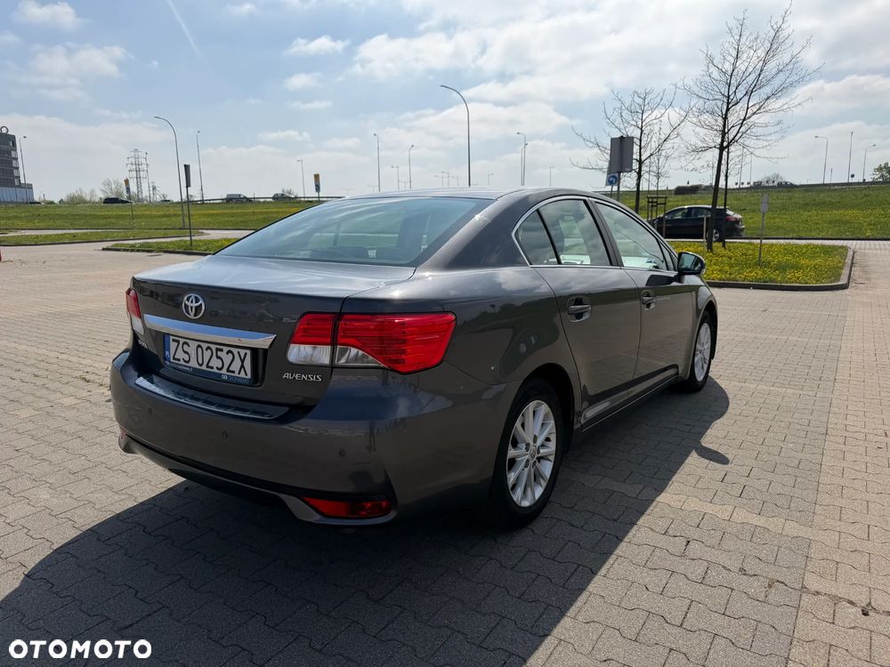 Toyota Avensis 1.8 Sol NAVI MS - 5