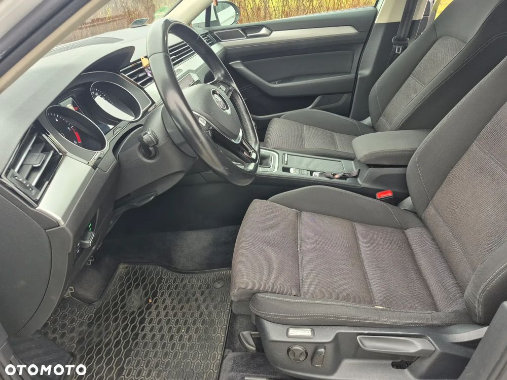 Volkswagen Passat 2.0 TDI SCR Comfortline - 8