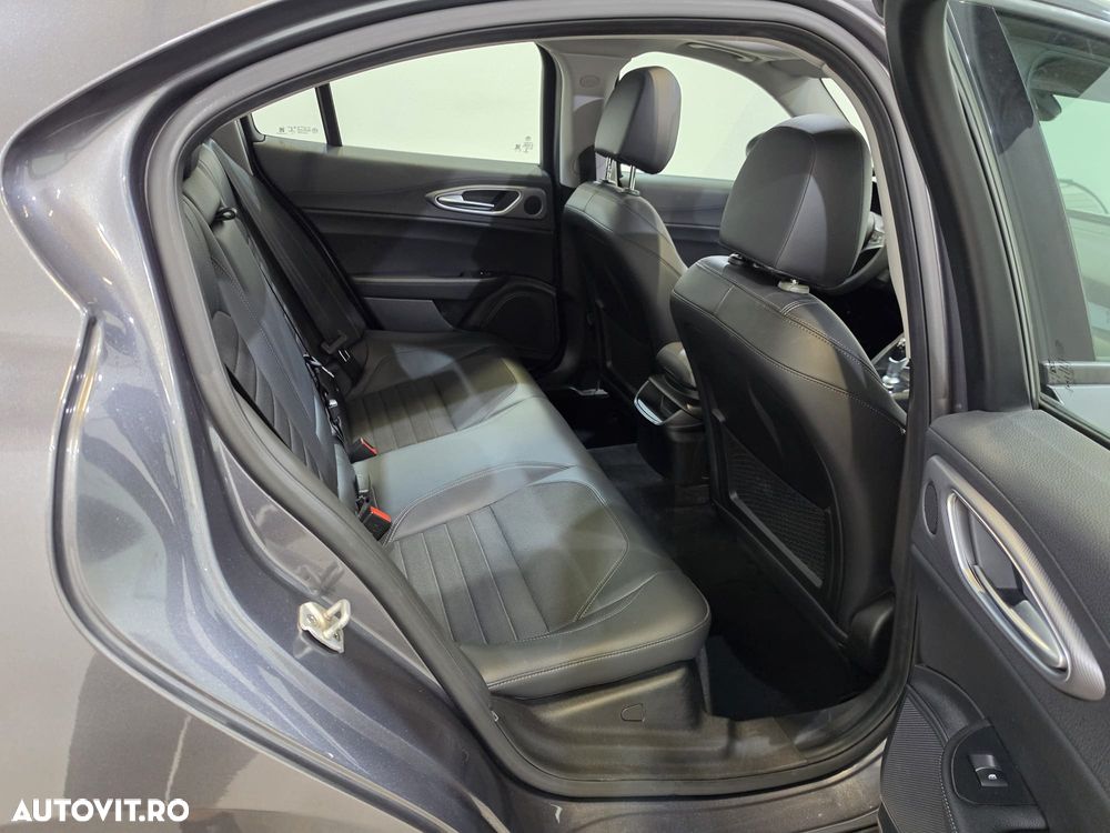 Alfa Romeo Giulia 2.2 JTDM Aut. - 11
