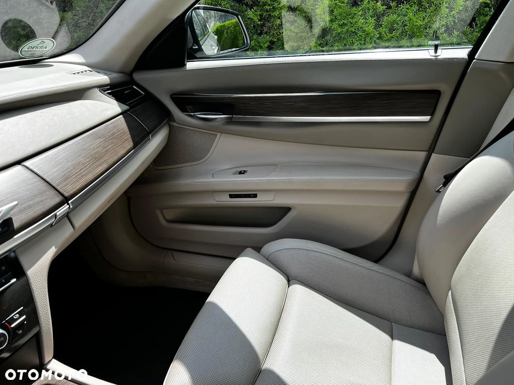 BMW Seria 7 750Li xDrive - 17