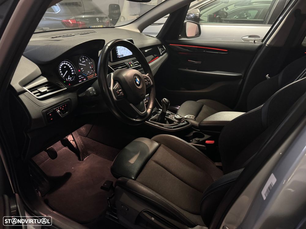 BMW 216 Active Tourer d Line Sport - 32