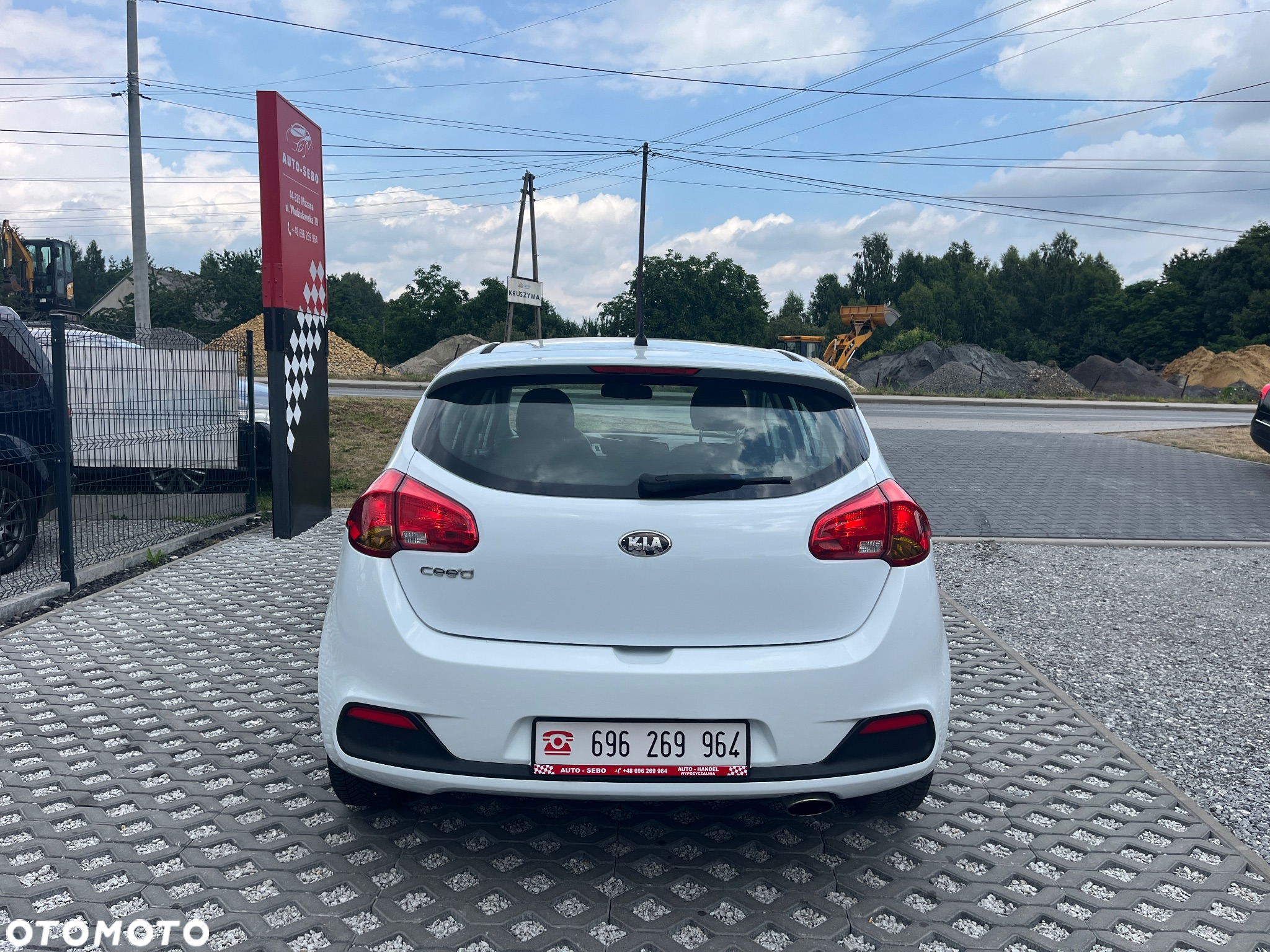 Kia Ceed - 16