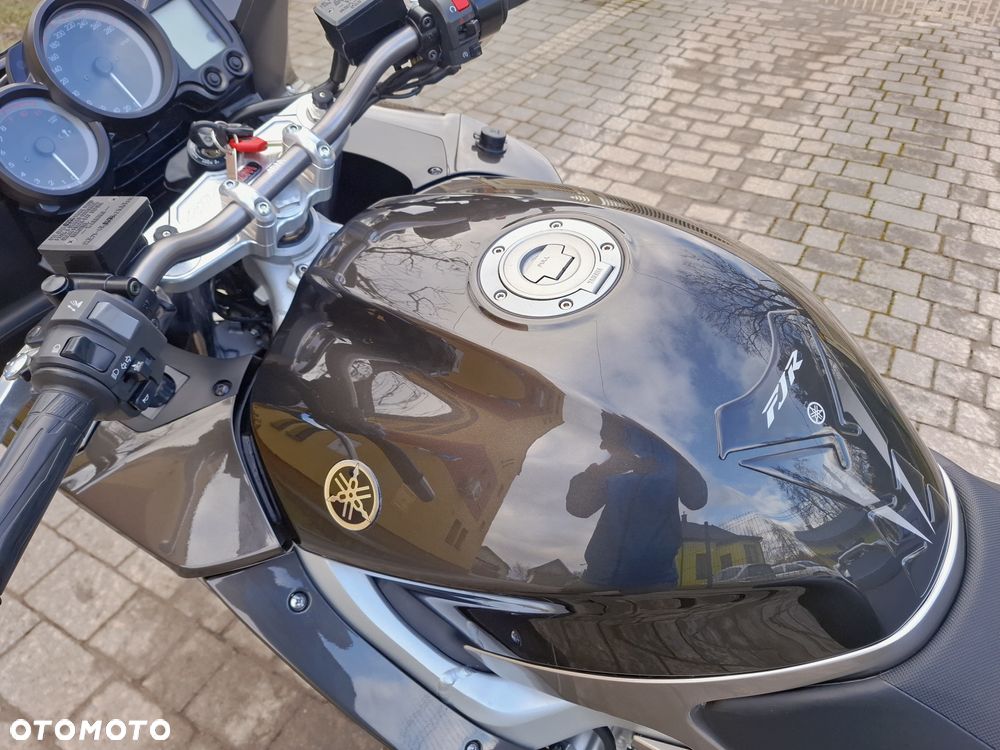 Yamaha FJR - 15