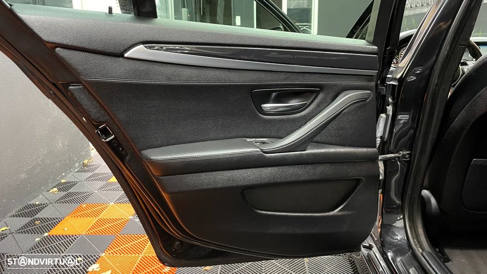 BMW 525 d Exclusive Auto - 16