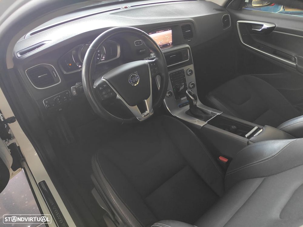 Volvo V60 2.4 D6 Momentum AWD Phev - 8