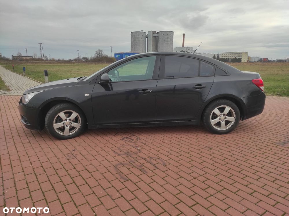 Chevrolet Cruze 1.6 LS - 3