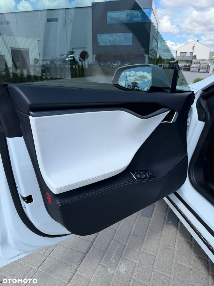 Tesla Model S - 10