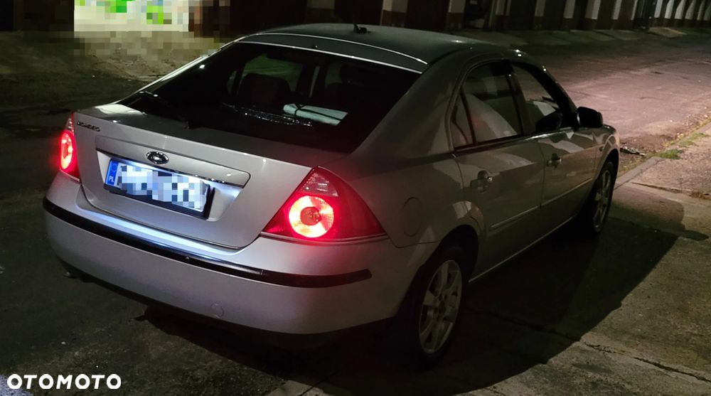 Ford Mondeo 1.8 Silver X - 31