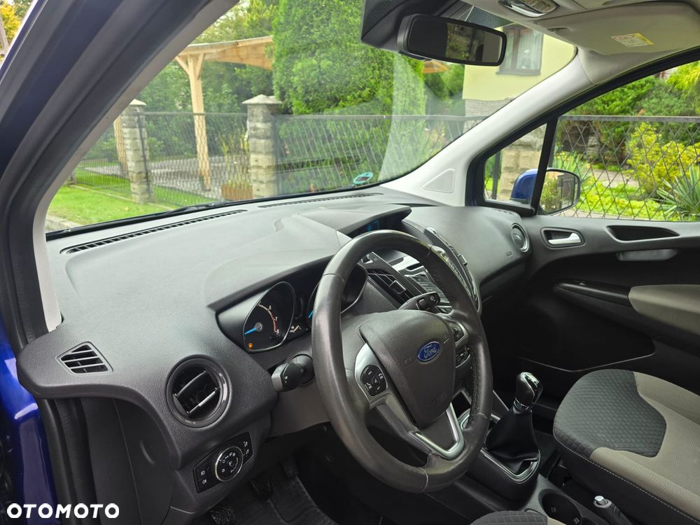 Ford Tourneo Courier 1.0 EcoBoost Titanium - 23
