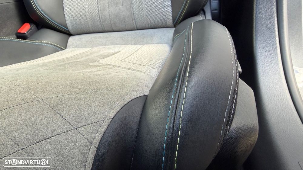 Peugeot 208 PureTech 100 GT Pack - 30