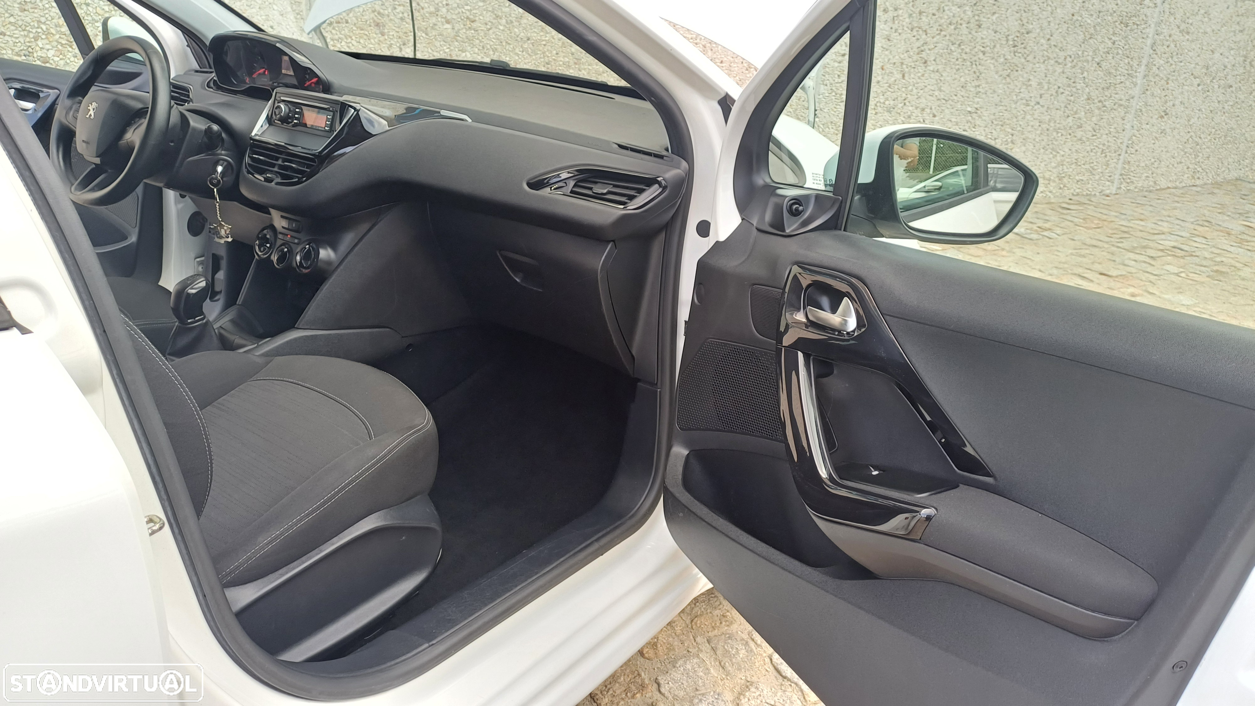 Peugeot 208 1.4 HDi - 21