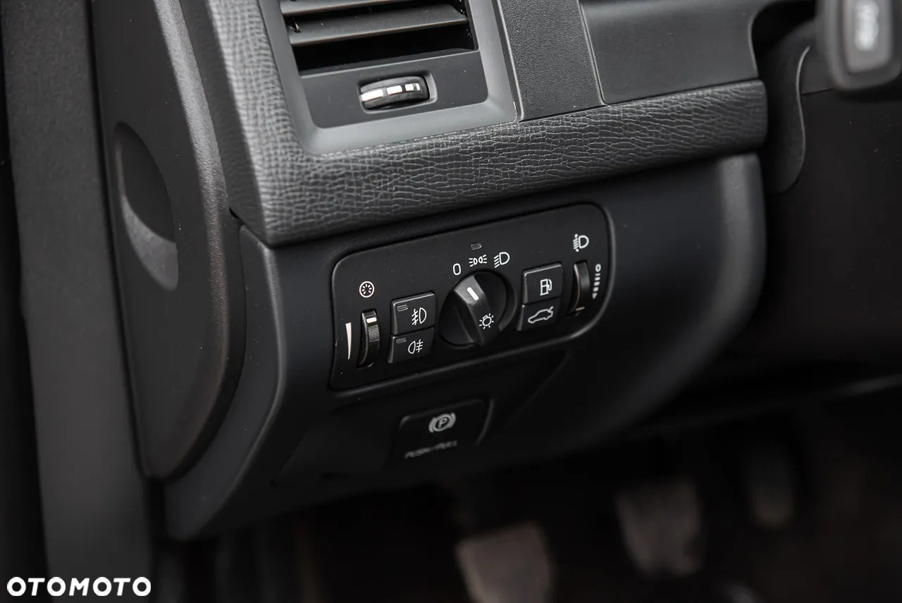 Volvo XC 60 2.4D AWD RDesign - 17