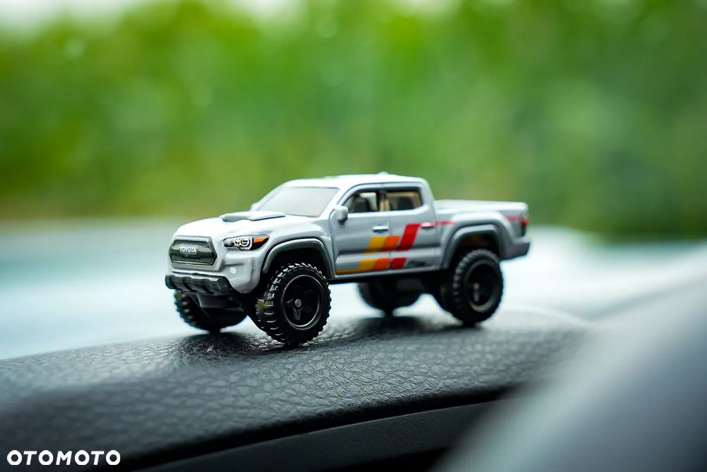 Toyota Tacoma - 1