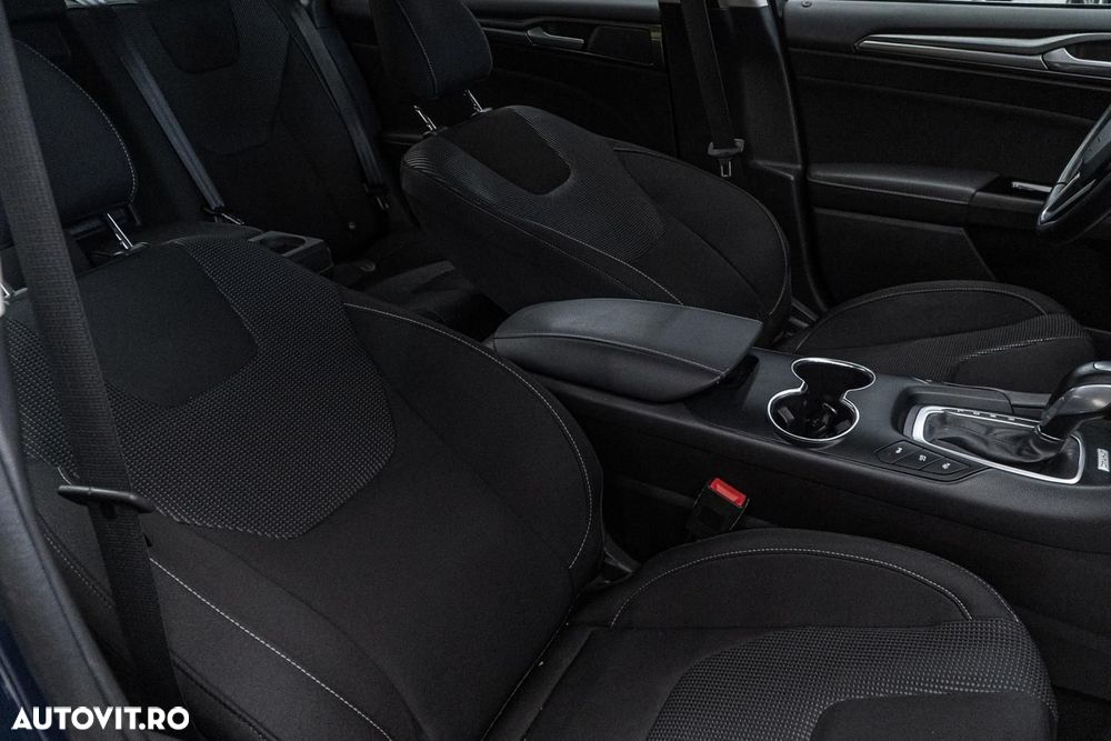 Ford Mondeo 2.0 HEV Titanium - 39