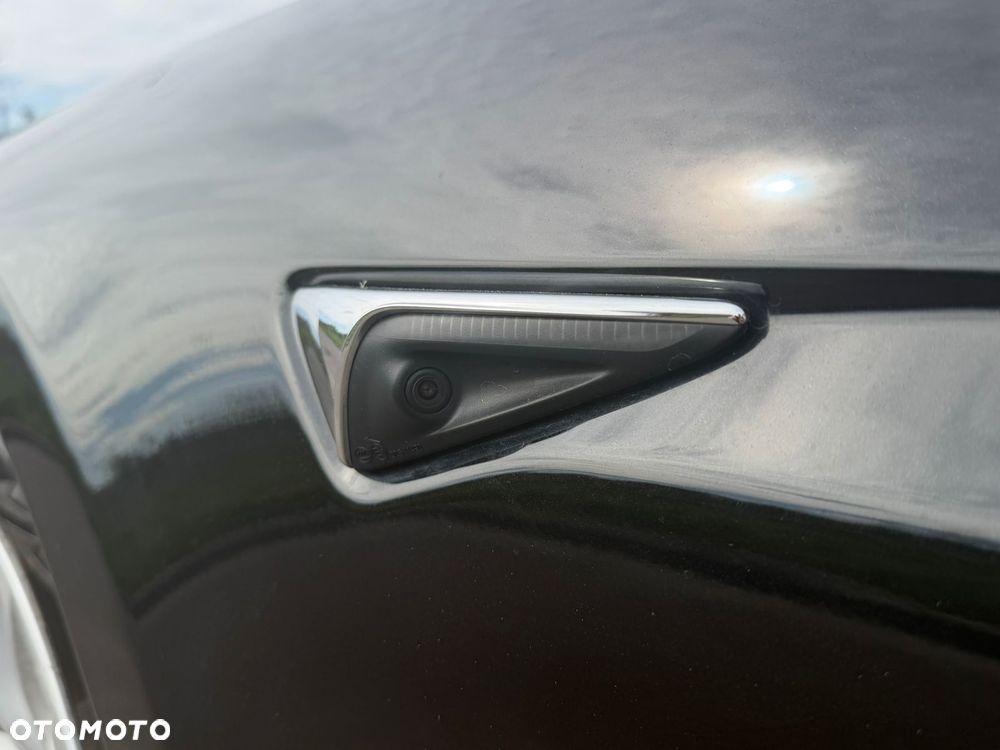 Tesla Model S - 21
