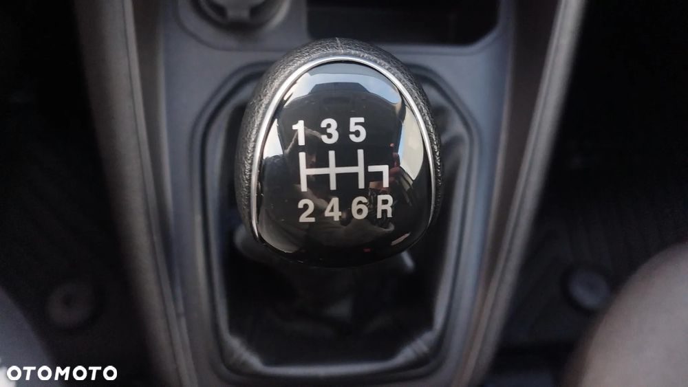 Ford Transit Courier - 19