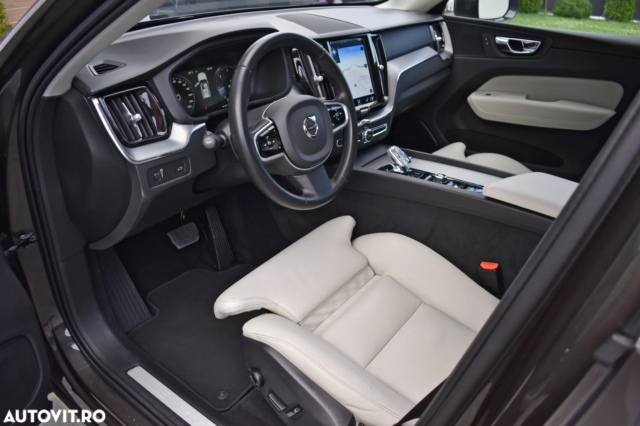 Volvo XC 60 B4 MHEV AT8 AWD Inscription - 11