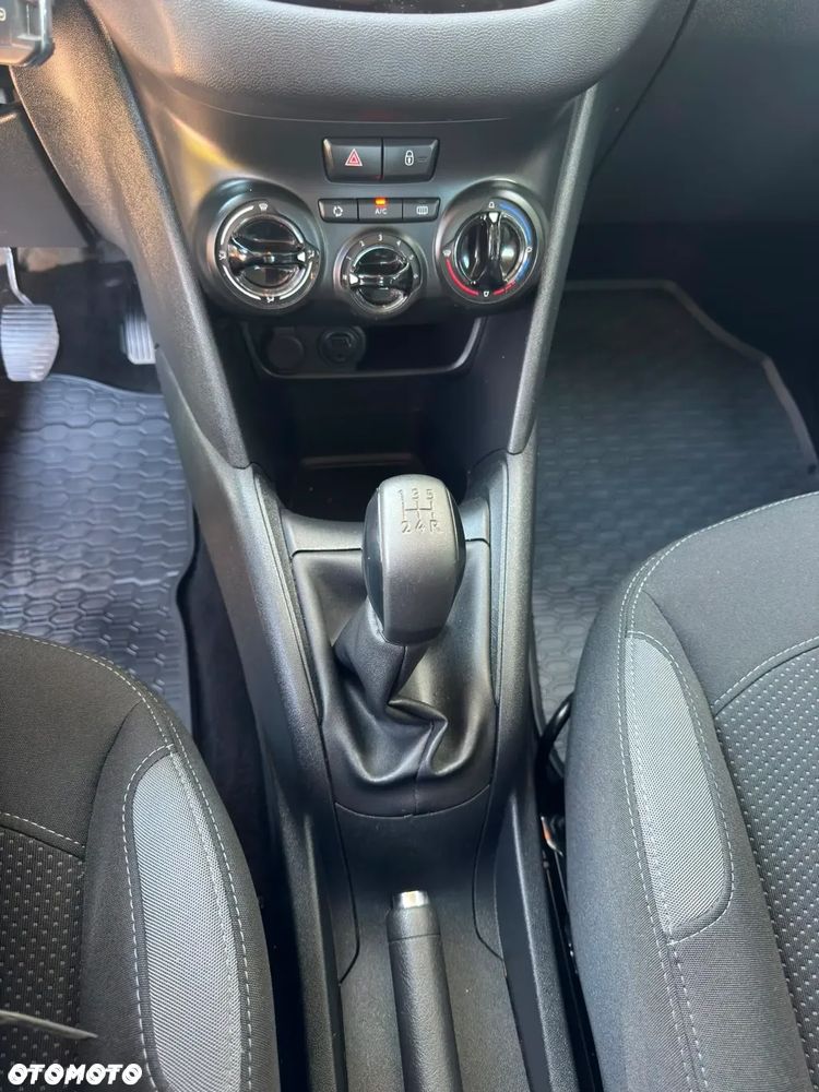 Peugeot 208 - 12