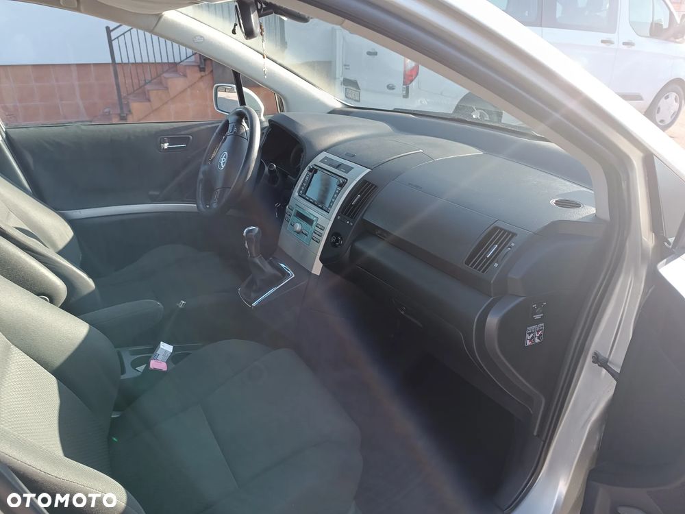 Toyota Corolla Verso - 4