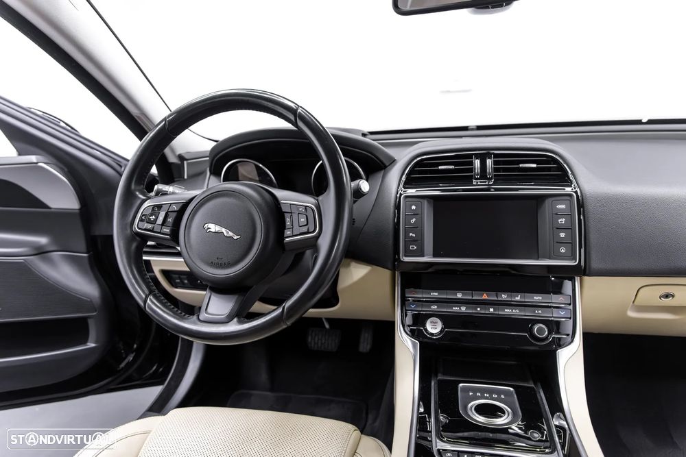 Jaguar XE 2.0 D Prestige Aut. - 33