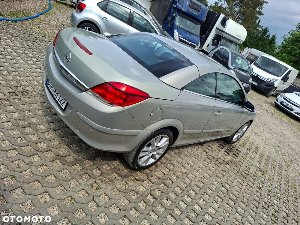 Opel Astra 1.8 Black&White - 6