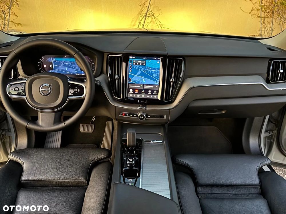 Volvo XC 60 B4 D Plus Dark - 19