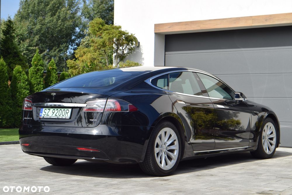 Tesla Model S - 4