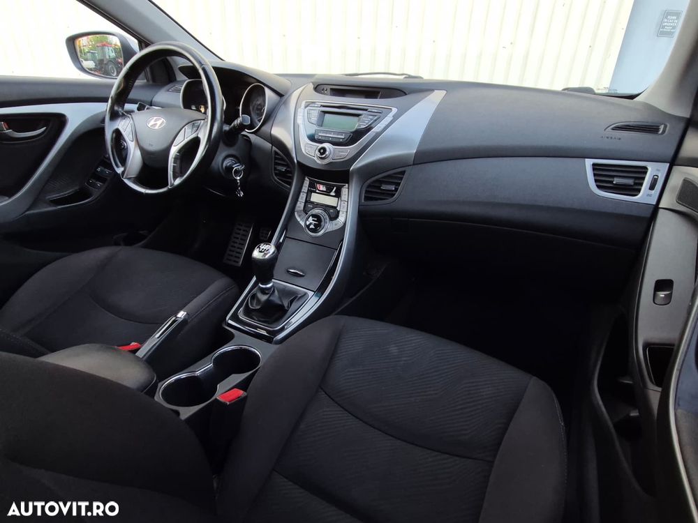 Hyundai Elantra 1.6 MPi - 17
