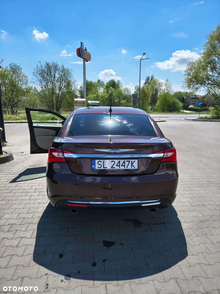 Chrysler 200 - 6