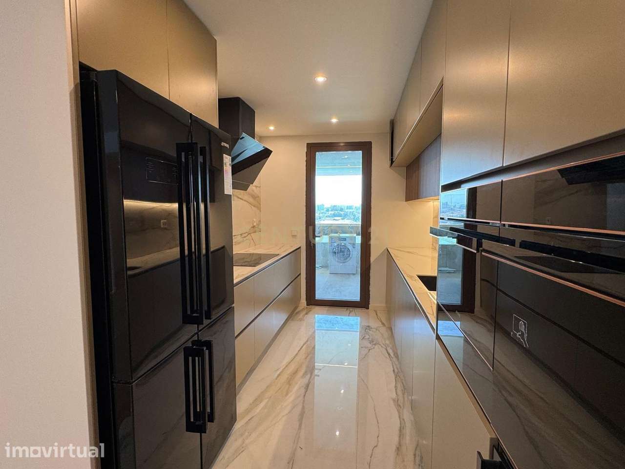 Luxuoso Apartamento com Vista Panorâmica em Vila Nova de Gaia - Grande imagem: 3/30