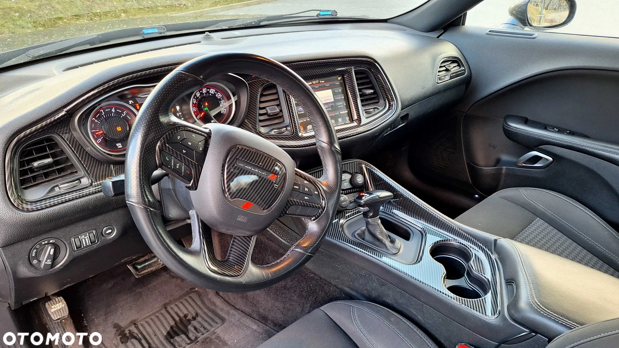 Dodge Challenger - 8