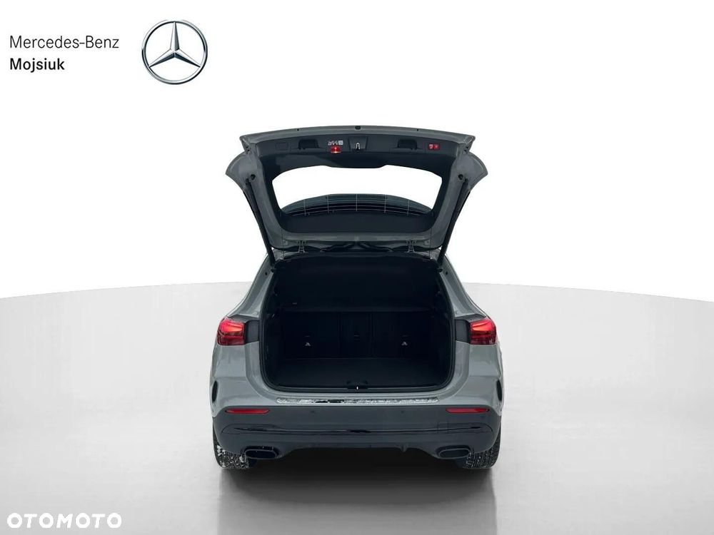 Mercedes-Benz GLA - 9